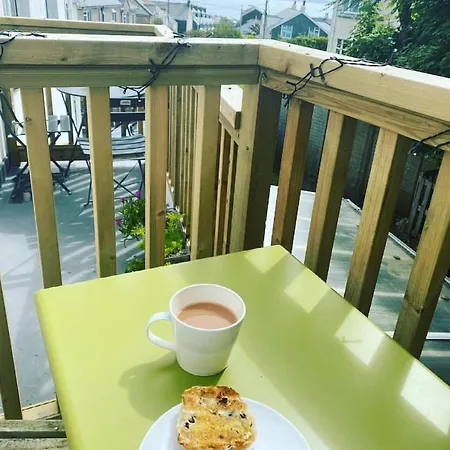 Balcony Flat Apartment *